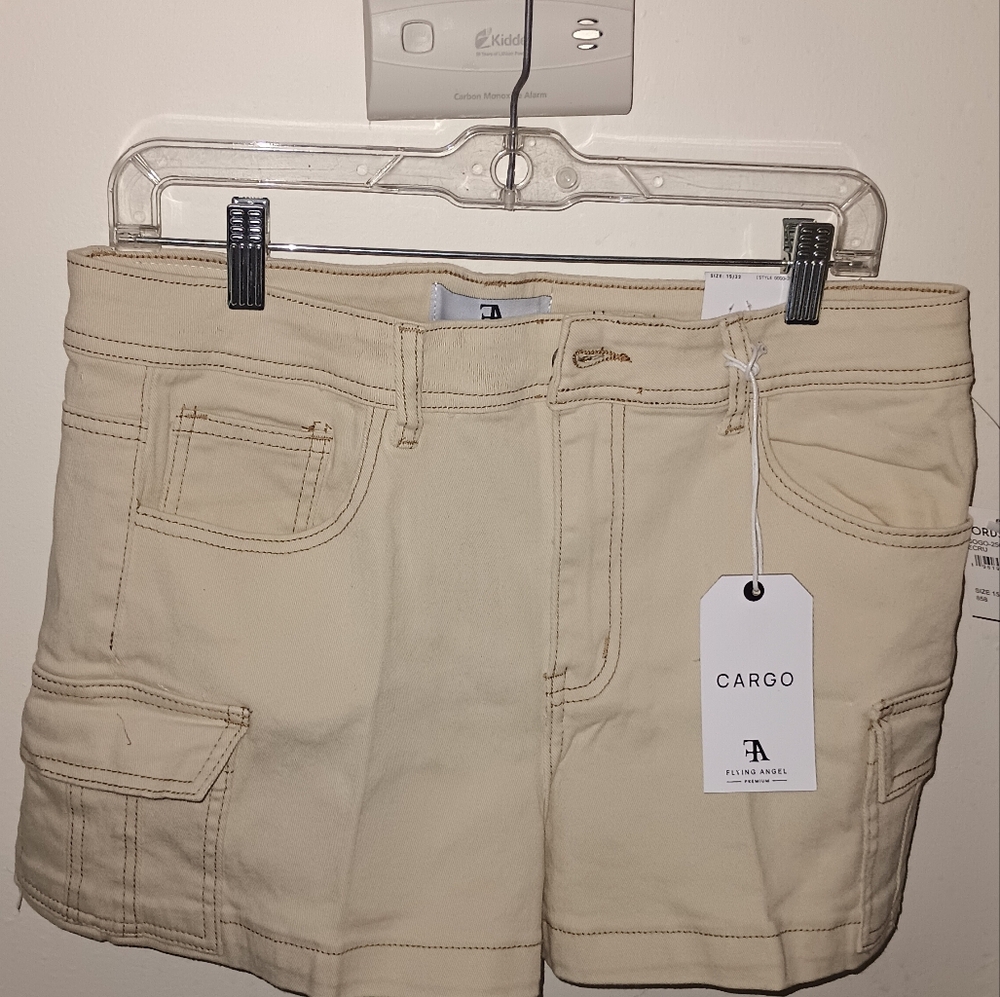 NWT Flying angel beige high rise stretch cargo women's denim shorts 15/32